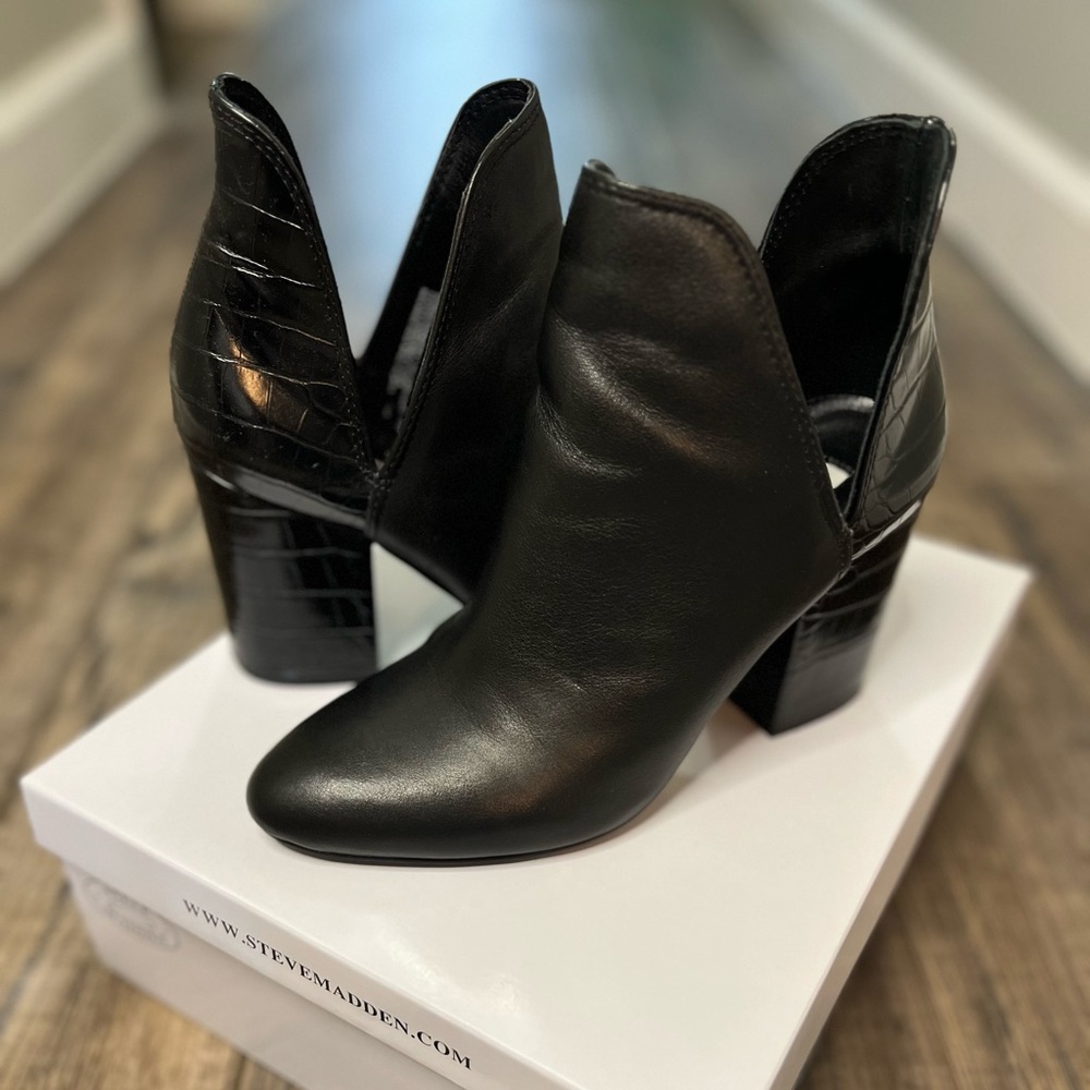 Steve Madden Black Textured Heel Boots